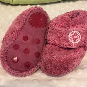 Uggs pink slippers for baby / tot